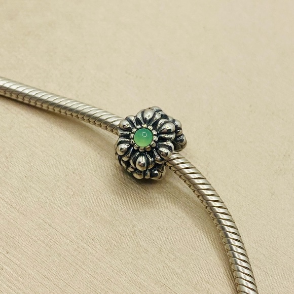 EUC Pandora 790580CH Sterling Silver May Birthday Blooms Bead w/ Chrysoprase - Picture 5 of 11